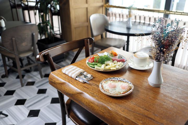 Breakfast/Coffee Service 56 of 75