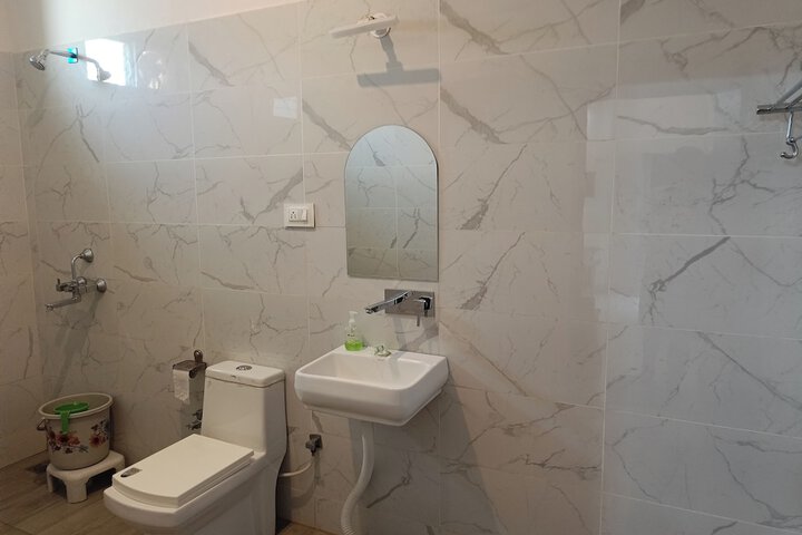 Room 14 of 28