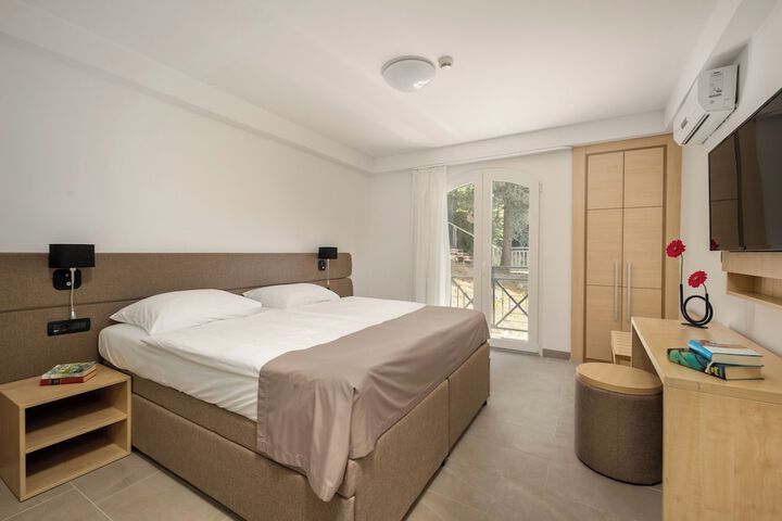 Room 8 of 24