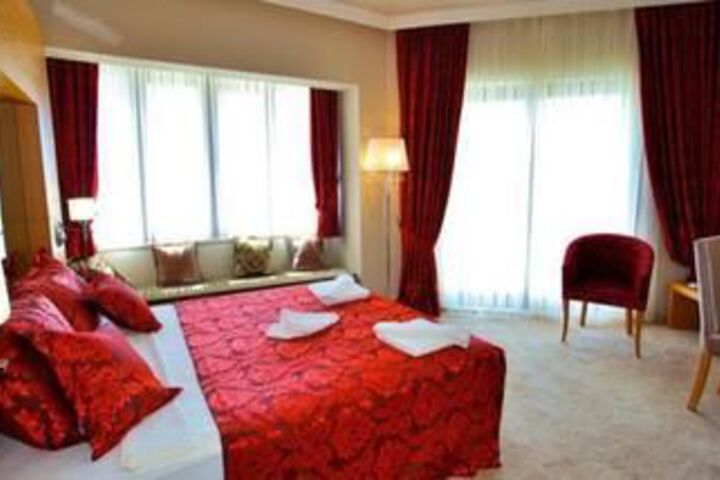 Room 5 of 12