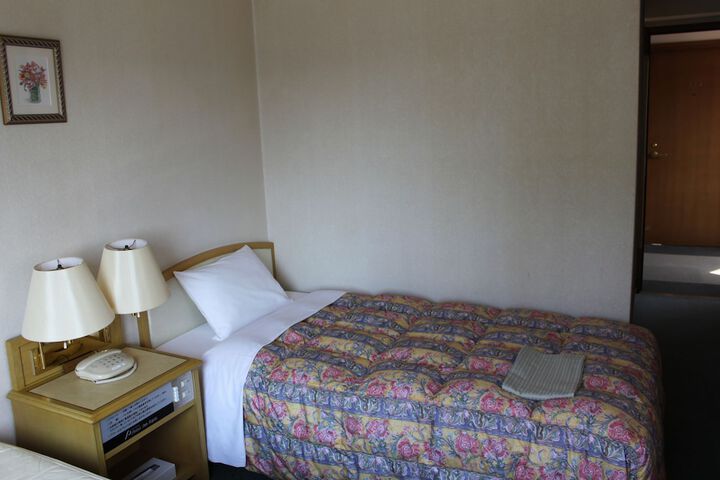 Room 30 of 49