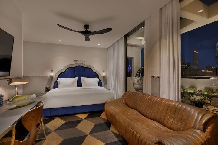 Room 15 of 37