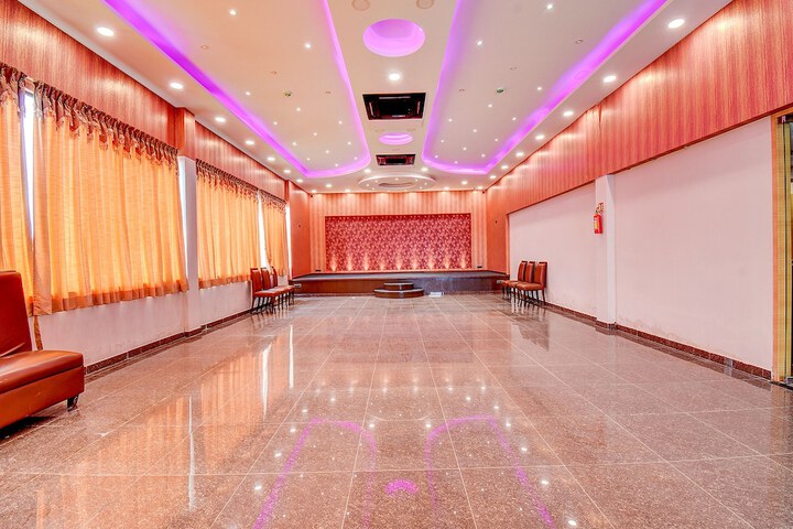 Ballroom/Hall 30 of 33