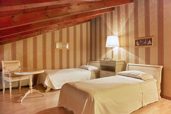 Room 25 of 107