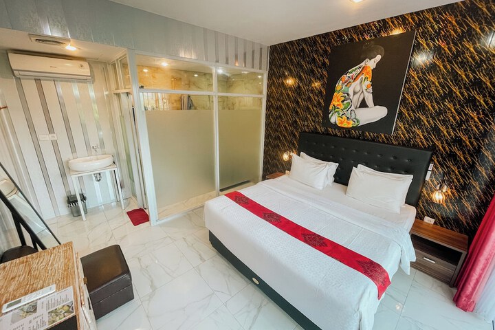 Room 13 of 87