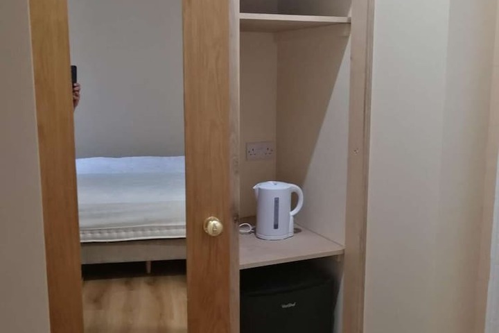 Room 32 of 77