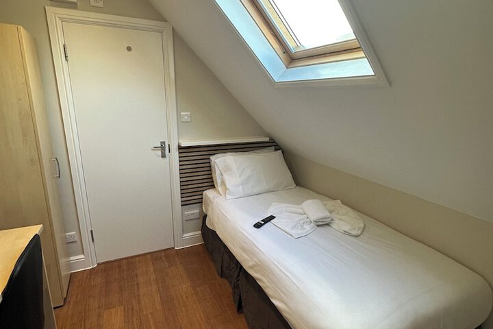 Room 3 of 38