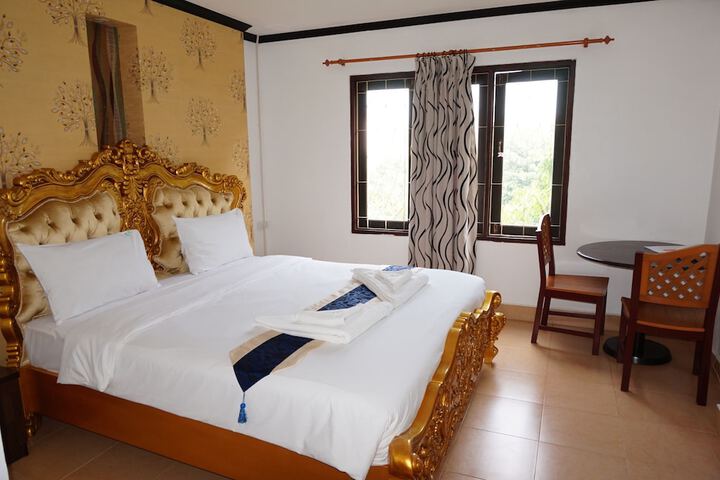 Room 2 of 37