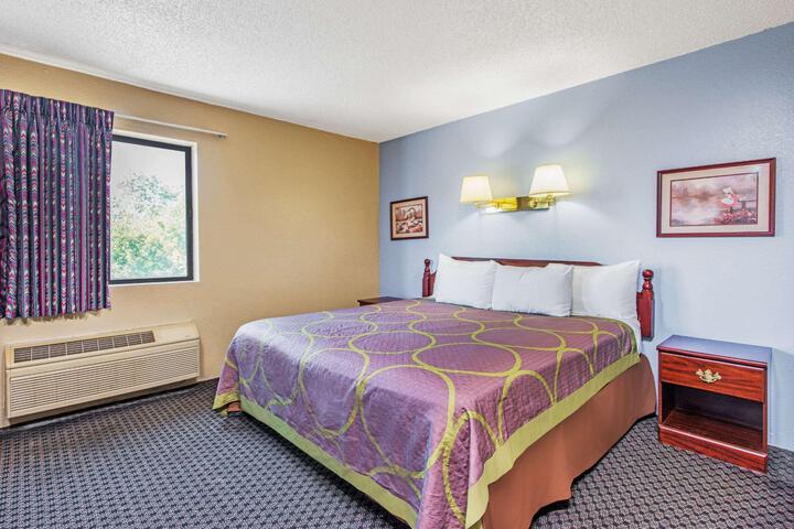 1 Queen Bed (8 of 15)