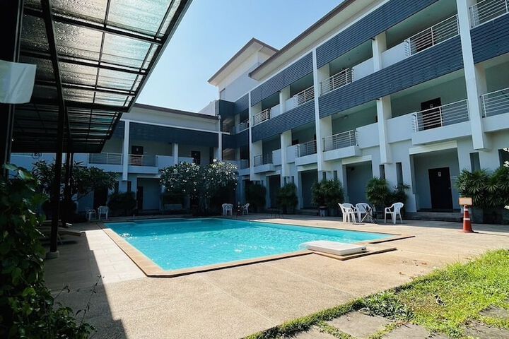 Hotel with Pool