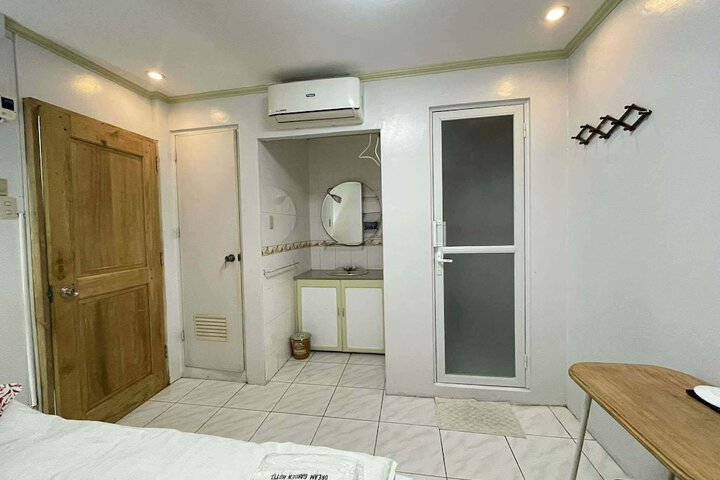 Room 5 of 11