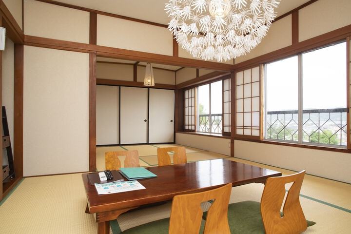 Room 7 of 51