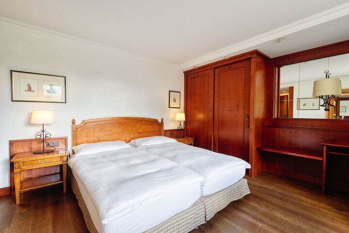 Room 10 of 66