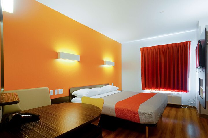 Room 8 of 38