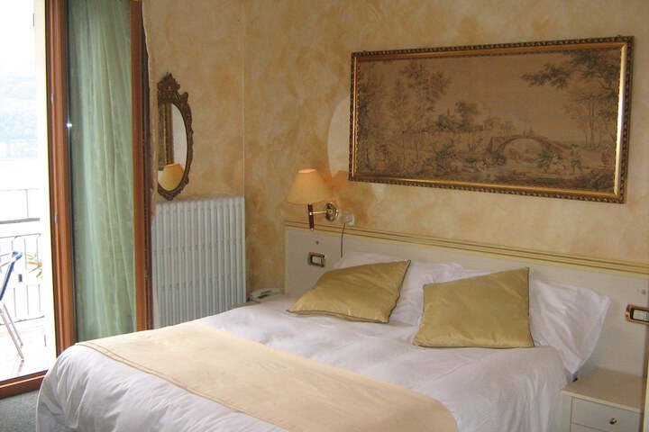 Room 3 of 53