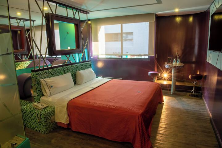 Room 8 of 18
