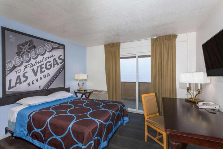 1 Queen Bed (8 of 18)