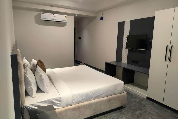 Room 9 of 19