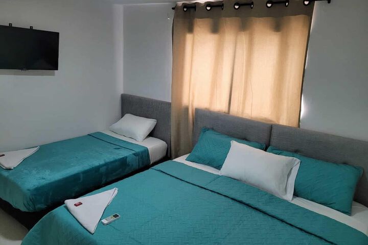 Room 13 of 33