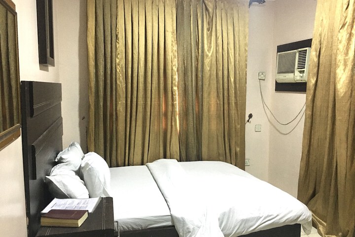 Room 11 of 25