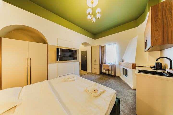 Room 15 of 39