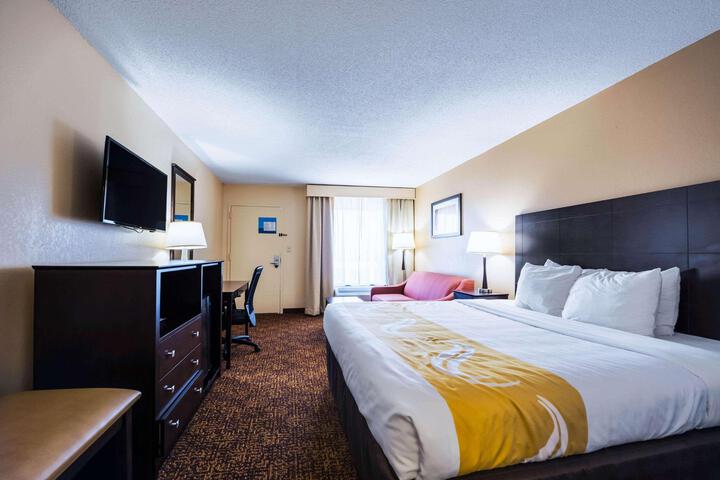 1 King Bed (2 of 7)