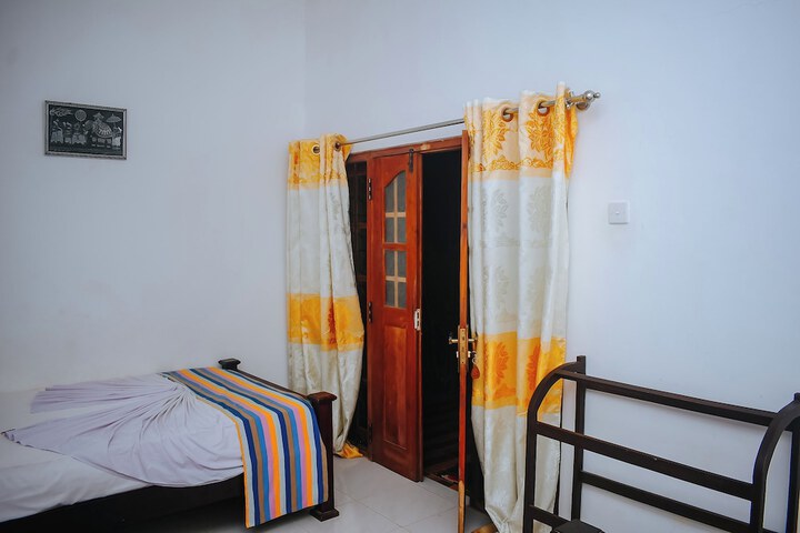 Room 10 of 62