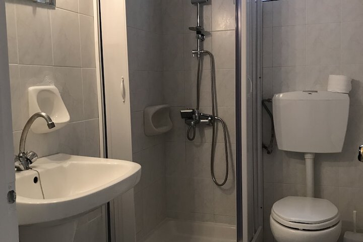 Room 11 of 19