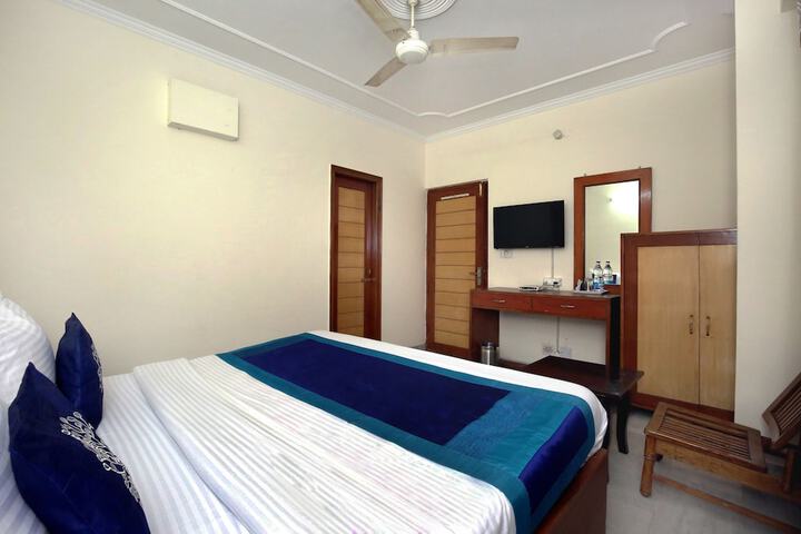 Room 13 of 17