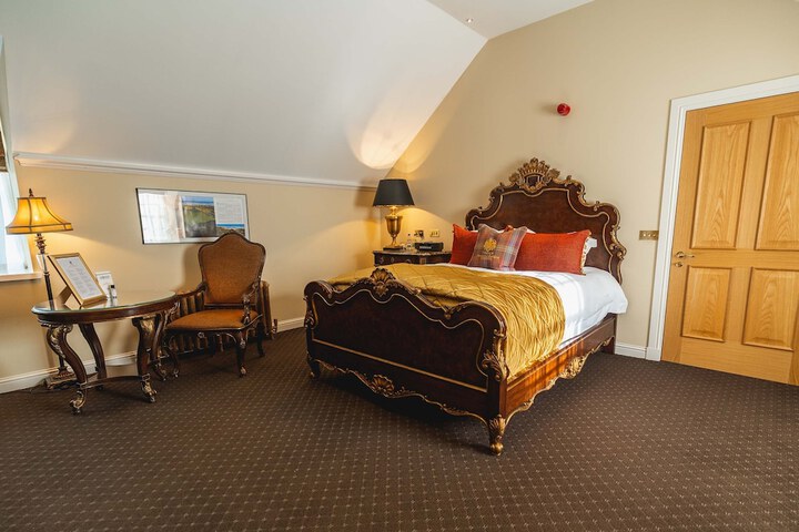 Room 15 of 93