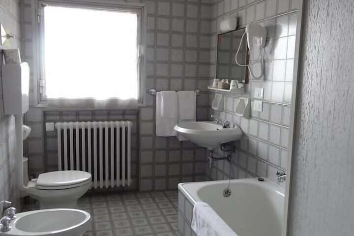 Room 26 of 34