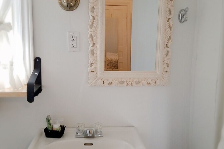 Room 133 of 163