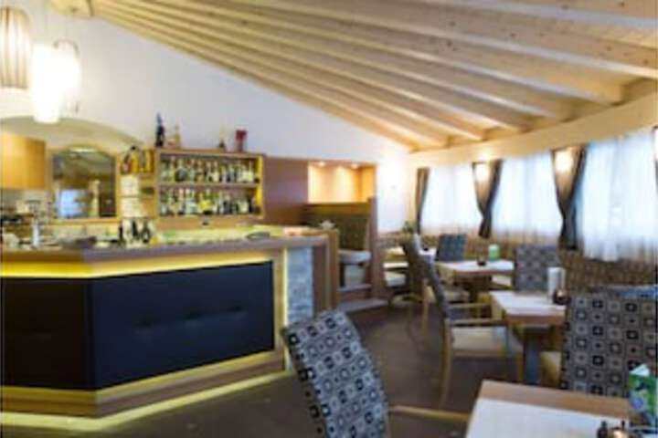 Lounge 50 of 65