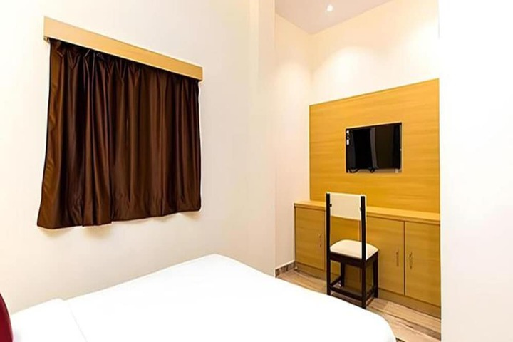 Room 8 of 24