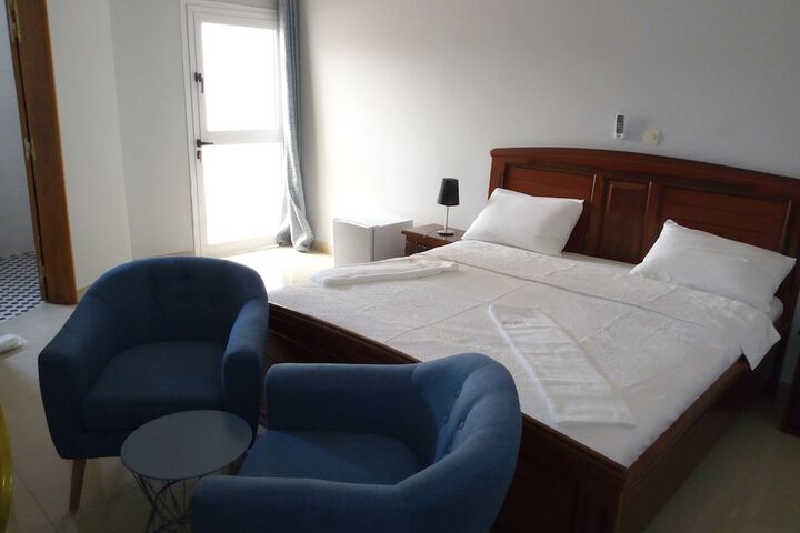 Room 3 of 20