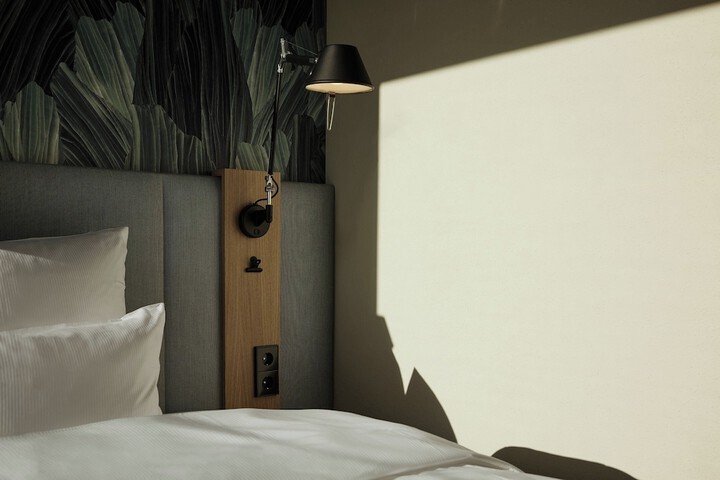 Room 4 of 43