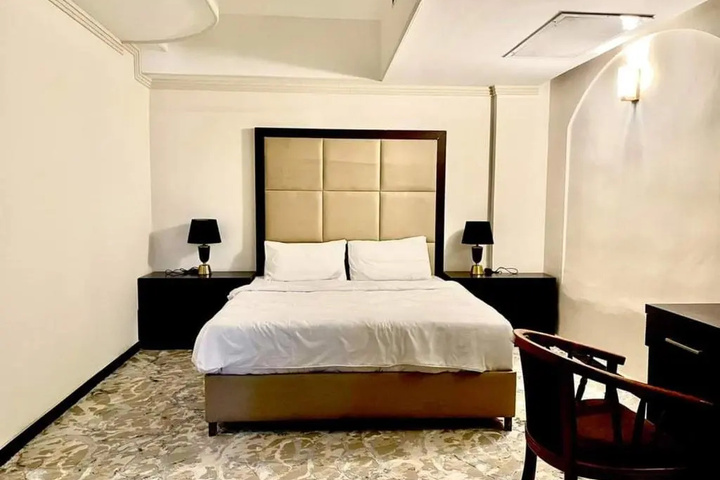 Room 2 of 10