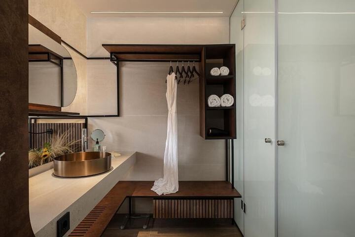 Room 27 of 41