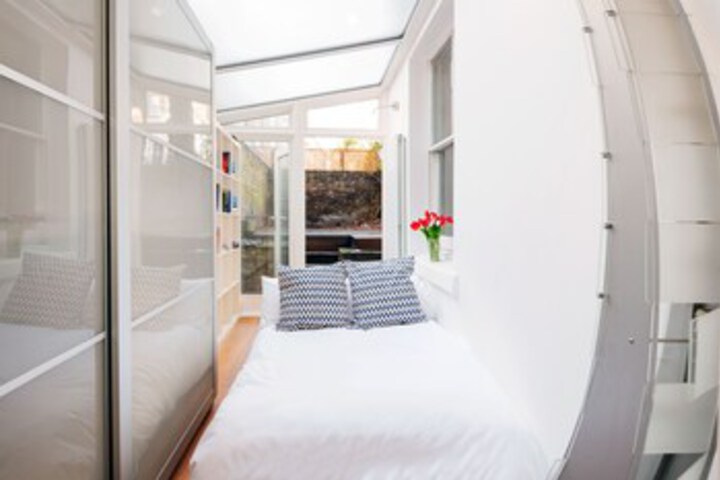 Room 11 of 22