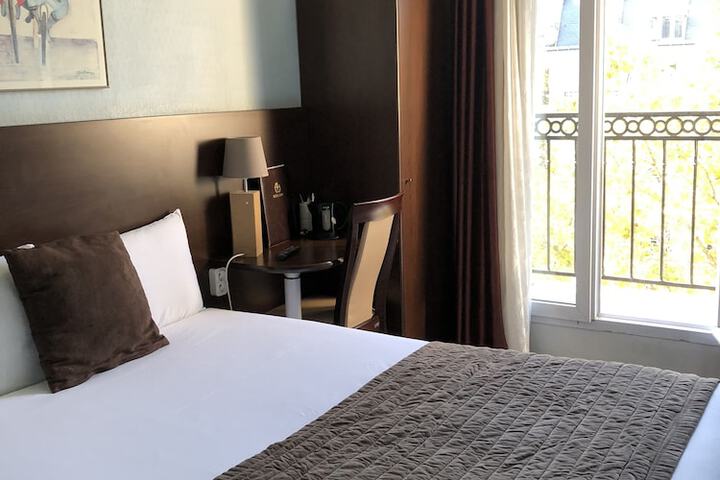 Room 17 of 37