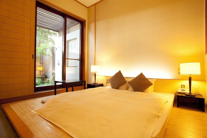 Room 8 of 50