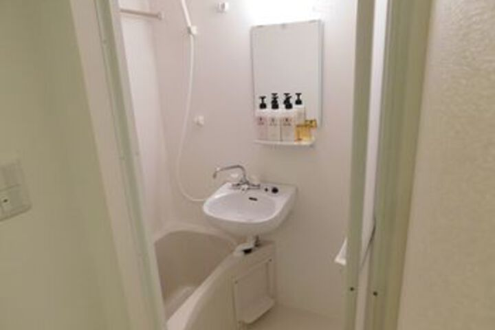 Room 3 of 89