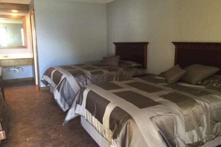 Room 10 of 18