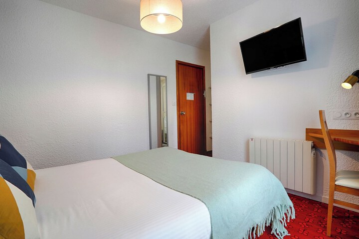 Room 44 of 191