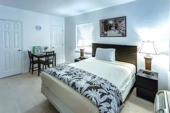 Standard Queen Bed Garden View (7 of 10)