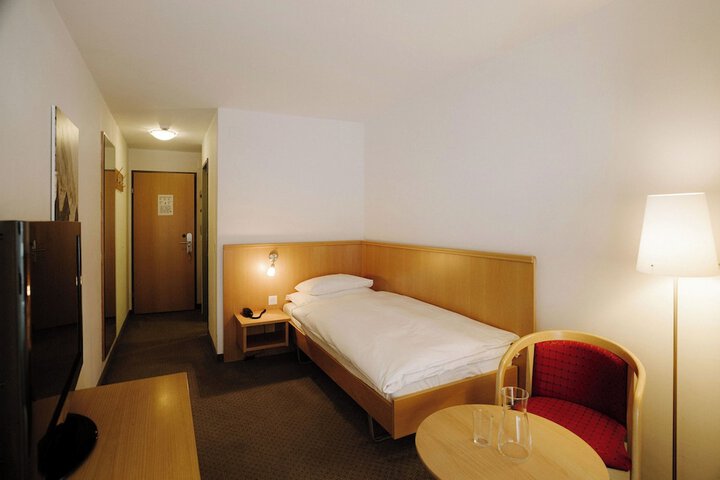 Room 14 of 97