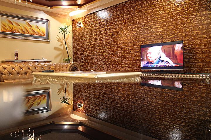 Room 4 of 23