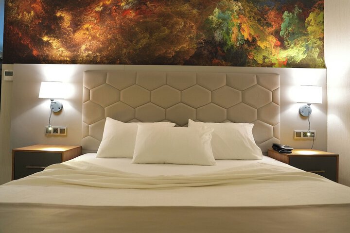 Room 10 of 28