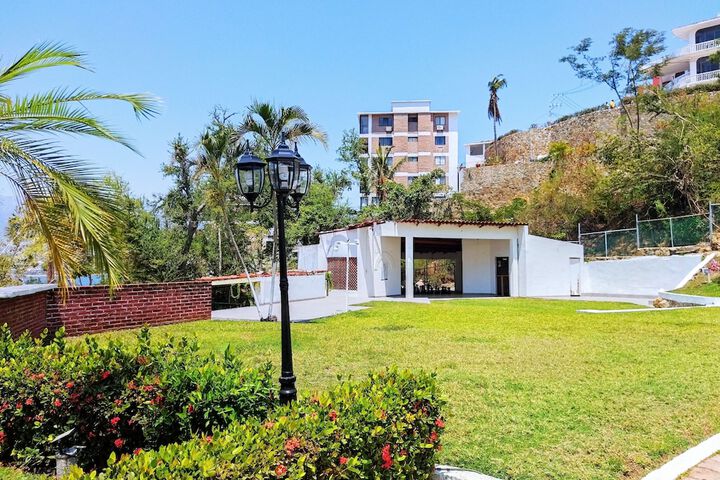 Hotel Exterior 61 of 70