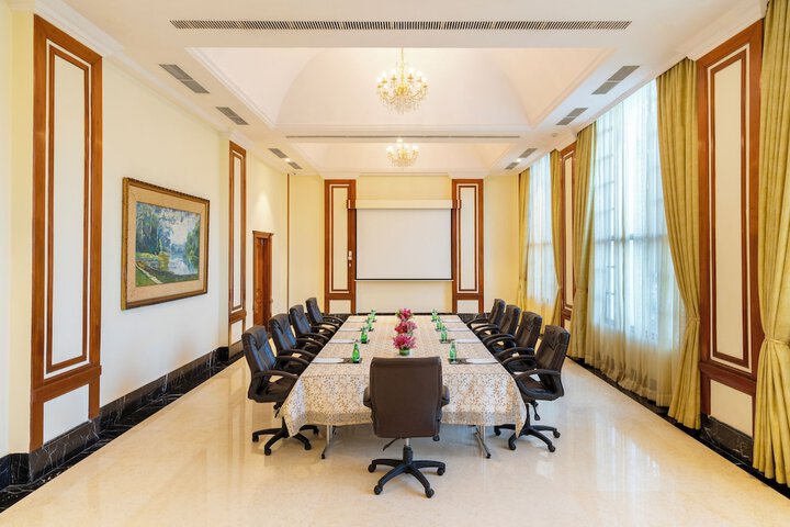 Ballroom/Hall 118 of 125